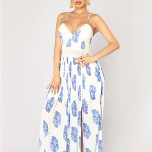XL BRAND NEW Fashion Nova White and Blue Floral Maxi Dress